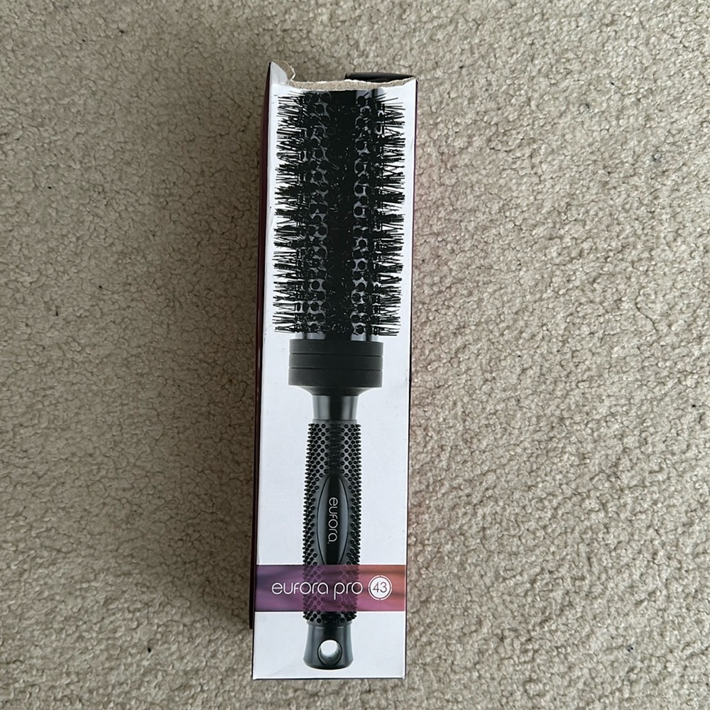 Ionic round brush